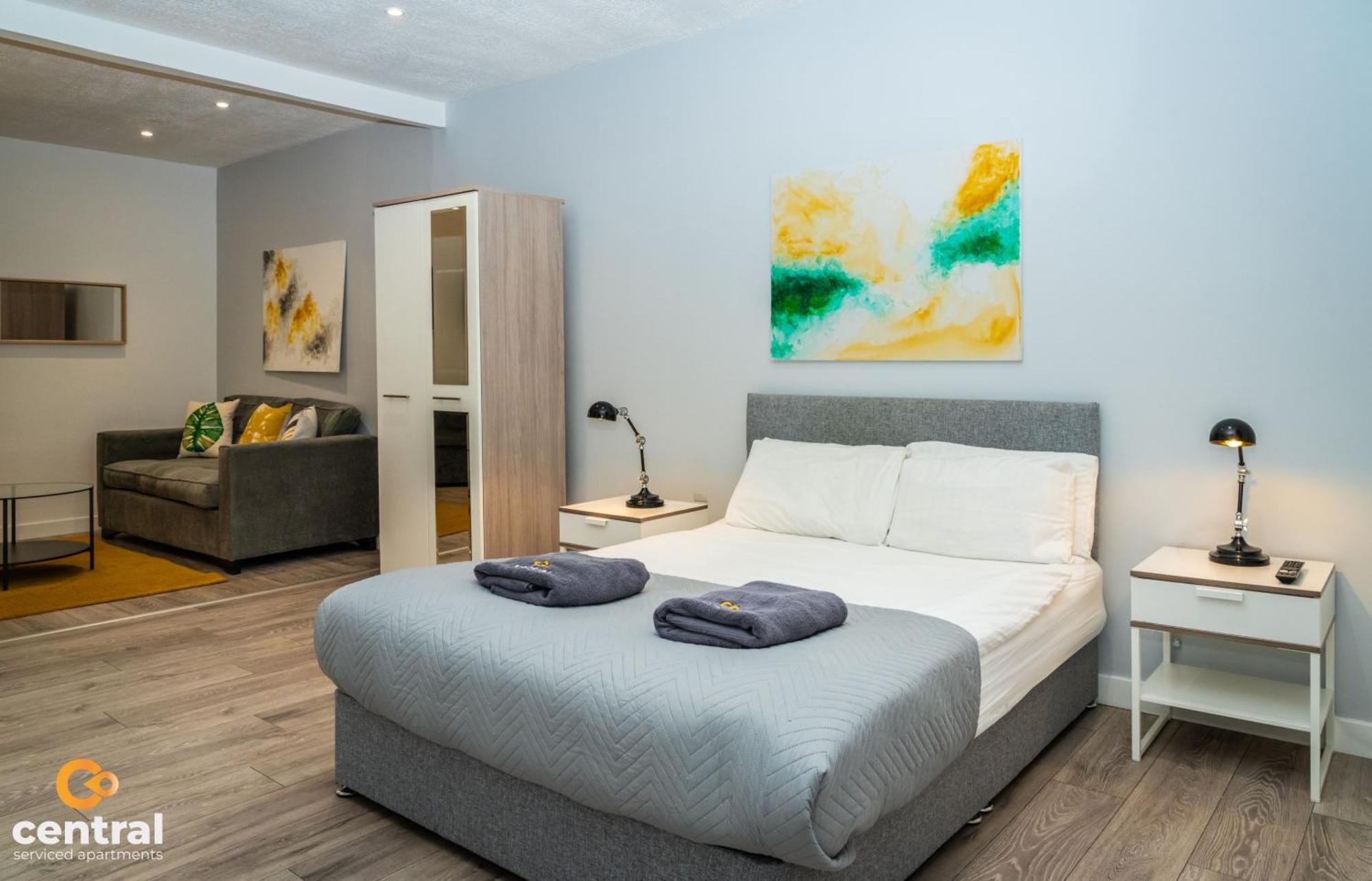 Serviced - 2 Bedroom - Walk Away From Centre & Universities - Sleeps 4 - 3 X Double Beds - Smart Tvs In - Short Term Welcome - Walk Away From Train & Bus Station - Preferred Location For Short In Апартаменты