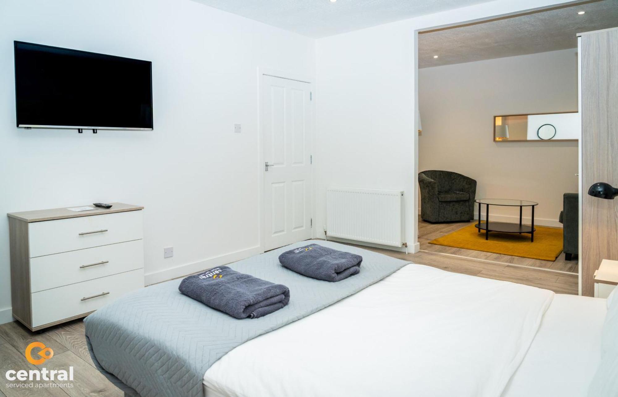 Апартаменты Serviced - 2 Bedroom - Walk Away From Centre & Universities - Sleeps 4 - 3 X Double Beds - Smart Tvs In - Short Term Welcome - Walk Away From Train & Bus Station - Preferred Location For Short In