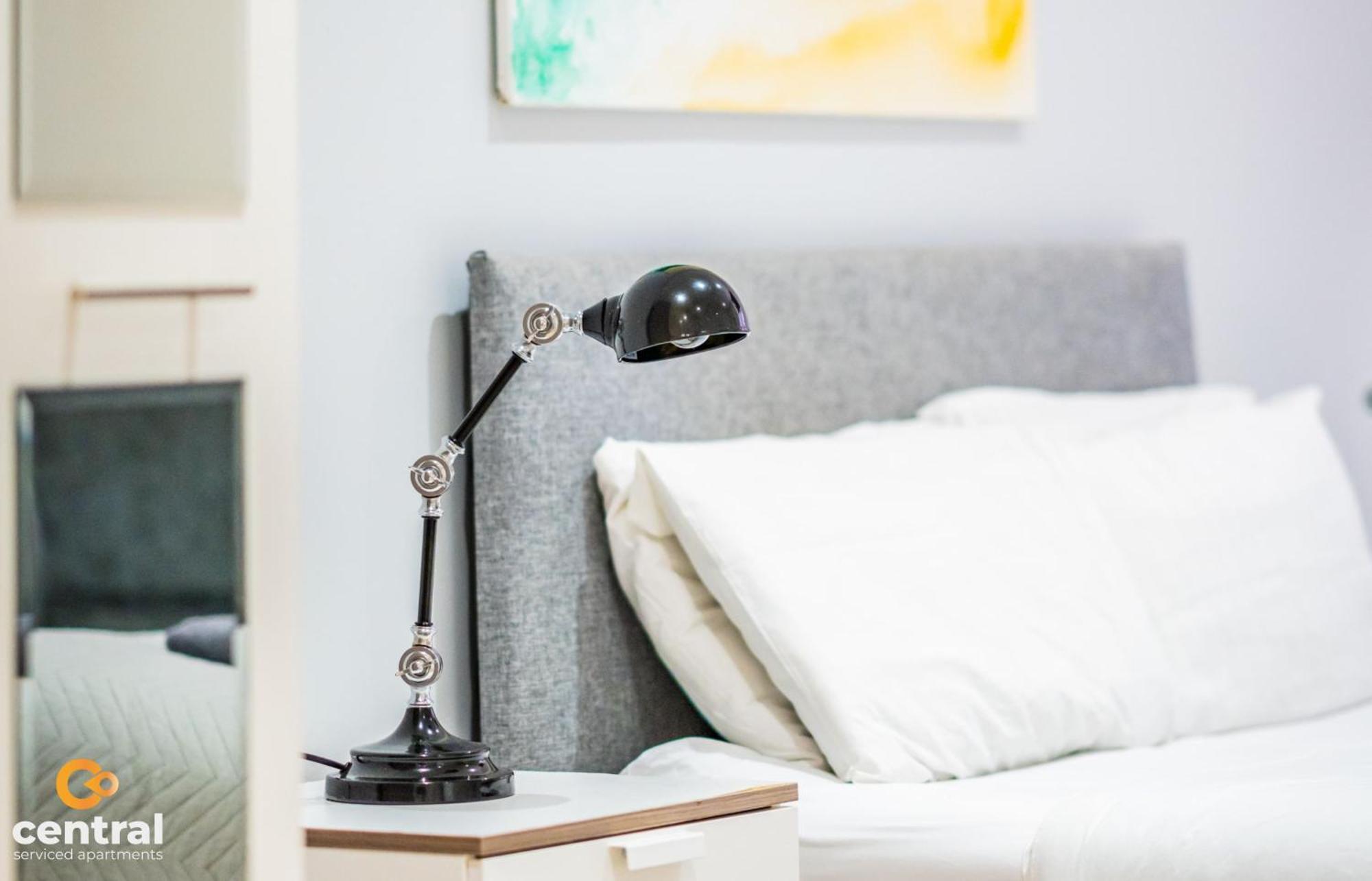 Serviced - 2 Bedroom - Walk Away From Centre & Universities - Sleeps 4 - 3 X Double Beds - Smart Tvs In - Short Term Welcome - Walk Away From Train & Bus Station - Preferred Location For Short In Данди