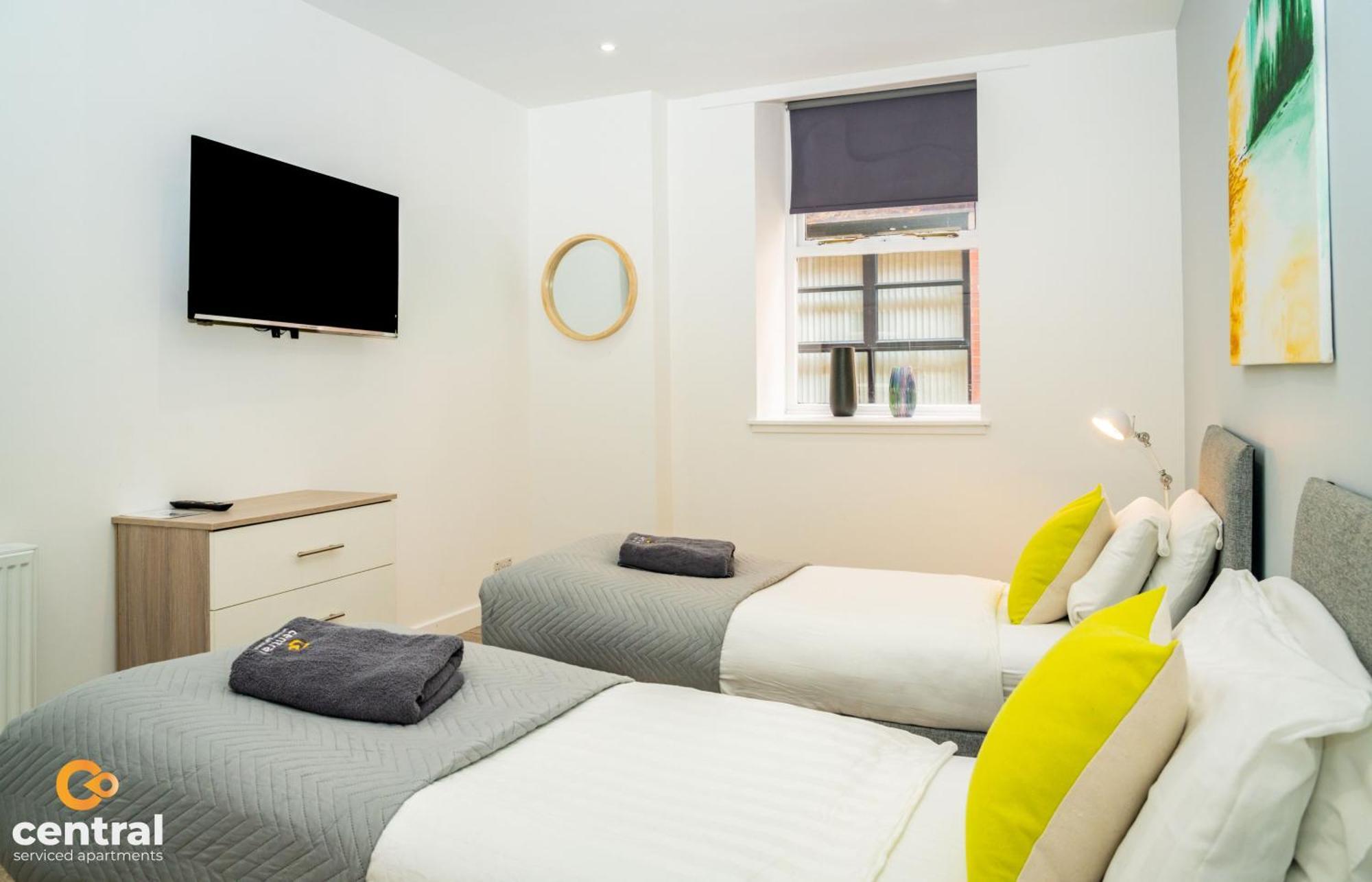 Serviced - 2 Bedroom - Walk Away From Centre & Universities - Sleeps 4 - 3 X Double Beds - Smart Tvs In - Short Term Welcome - Walk Away From Train & Bus Station - Preferred Location For Short In * Данди